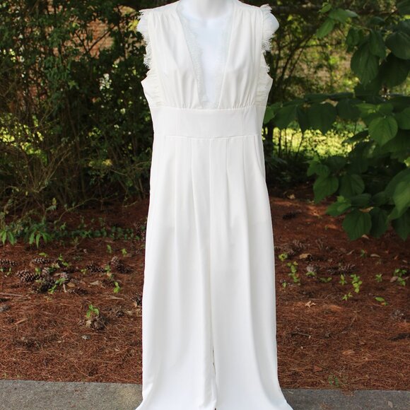 Francesca's Collections Pants - Francesca's Mi Ami Women's White Sleeveless Lace Bodice Jumpsuit Romper Medium